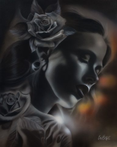 Porträt einer Frau mit Blumenmotiven, melancholischer Gesichtsausdruck.